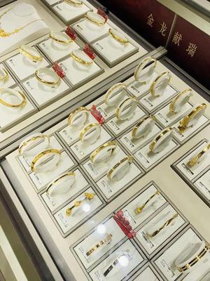 金價(jià)持續(xù)回落，珠寶首飾零售迎來消費(fèi)熱潮
